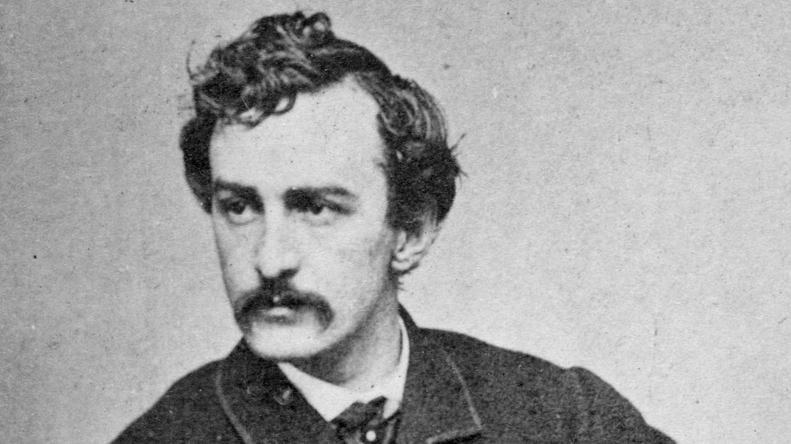 A  manhunt ensued across Maryland and Virginia for killer John Wilkes Booth, a member of a famous acting family.