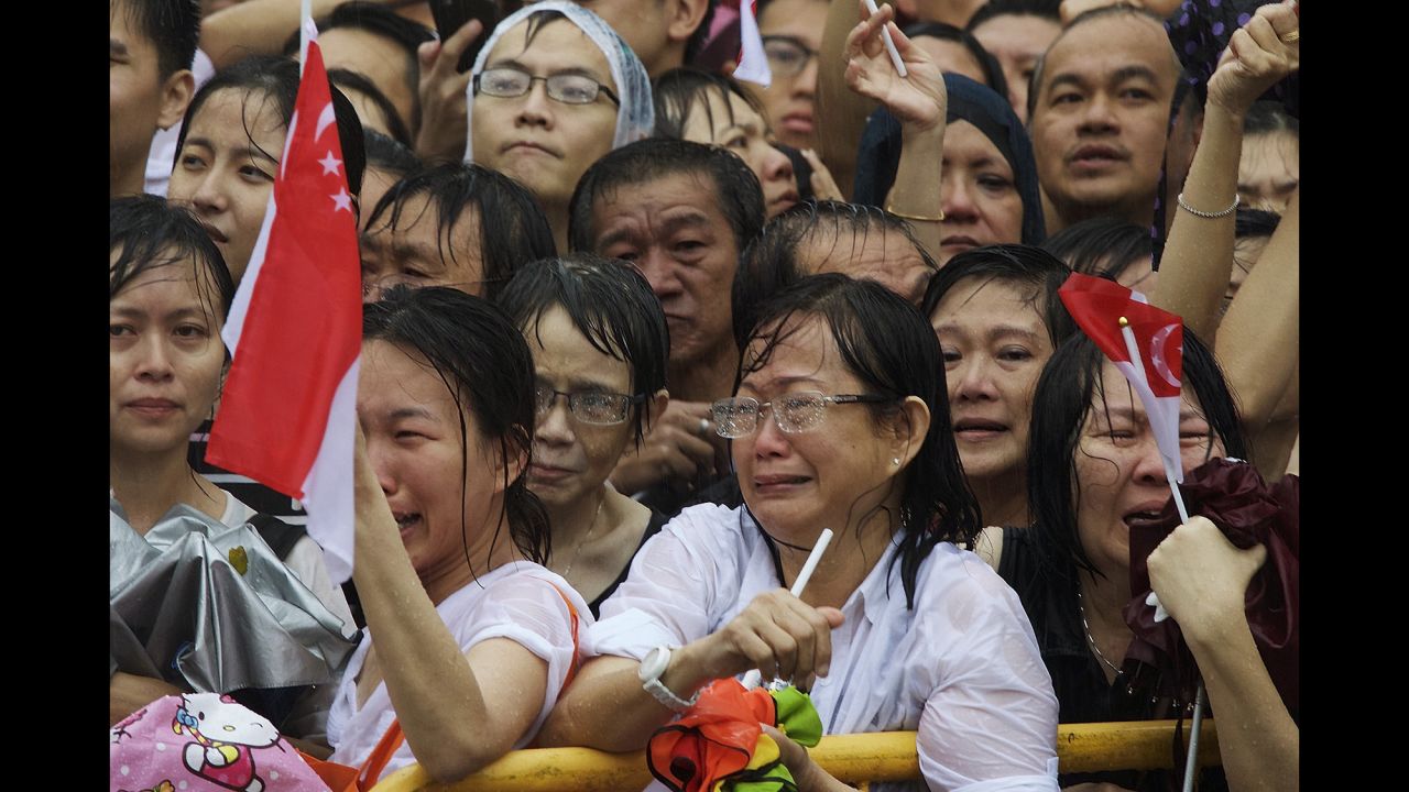 People in Singapore weep as the coffin carrying <a href="http://www.cnn.com/2015/03/22/asia/singapore-lee-kuan-yew-dies/index.html" target="_blank">Lee Kuan Yew</a>, the country's founding Prime Minister, passes by on Sunday, March 29. Lee died March 23 at the age of 91. He co-founded the city-state in 1965 when it declared its independence from Malaysia, and he was Prime Minister for more than three decades.