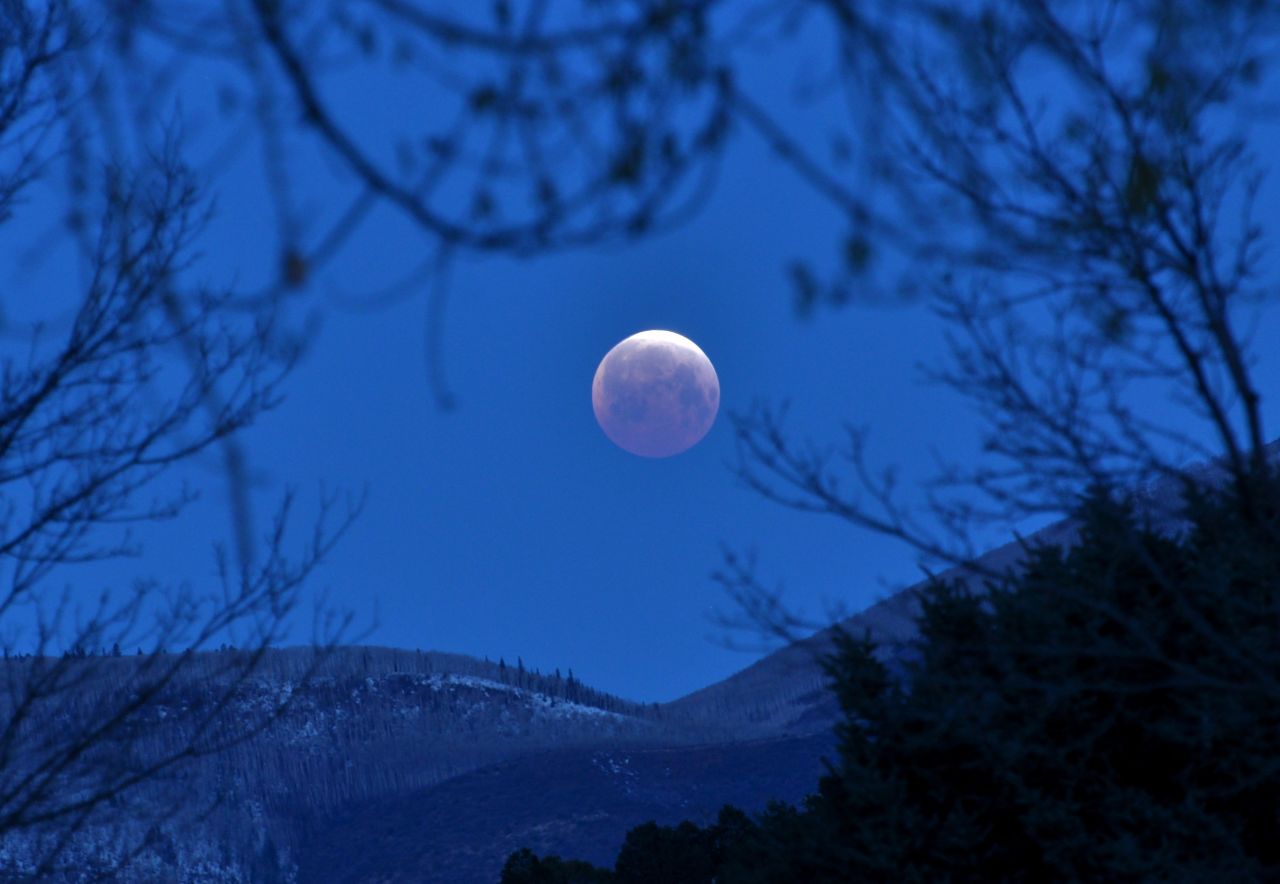 Shannon Chanse se levantó temprano el sábado para fotografiar el eclipse total desde su casa en Carbondale, Colorado.