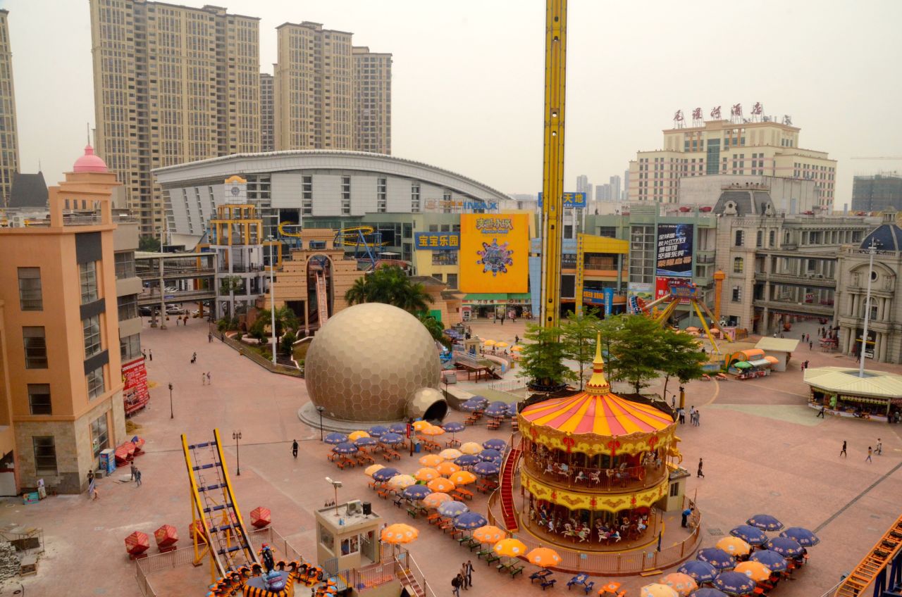 Chinese 'ghost mall' back from the dead | CNN