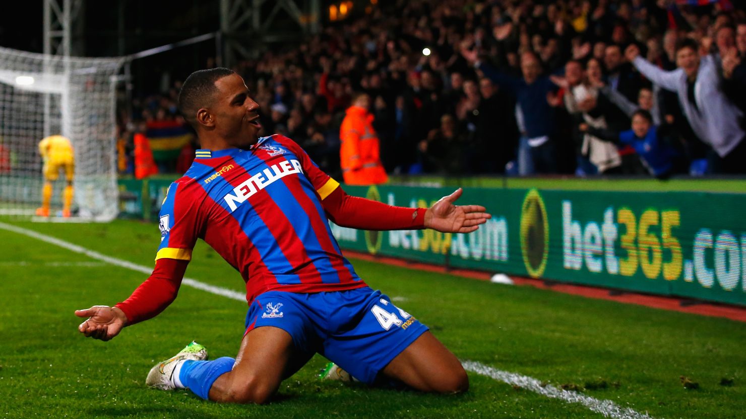 Jason Puncheon of Crystal Palace celebrates scoring his team's second goal during the Barclays Premier League match between Crystal Palace and Manchester City at Selhurst Park on April 6, 2015. 