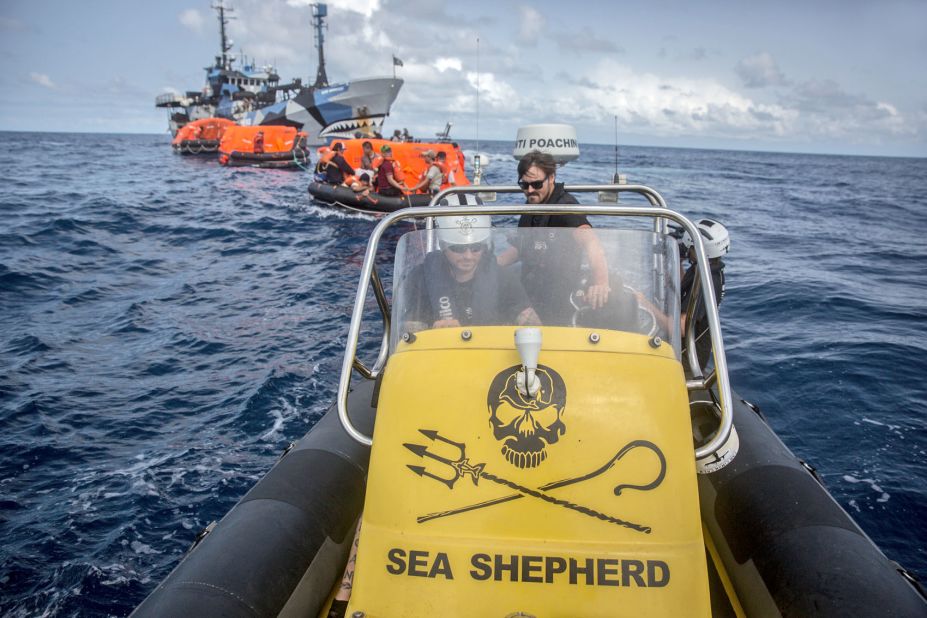 Hunt ends with Sea Shepherd rescuing alleged poachers