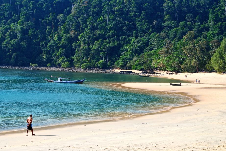 Aow Khao Kwai (Buffalo Bay) is a secluded beach with lagoon-like water and blinding white sand.