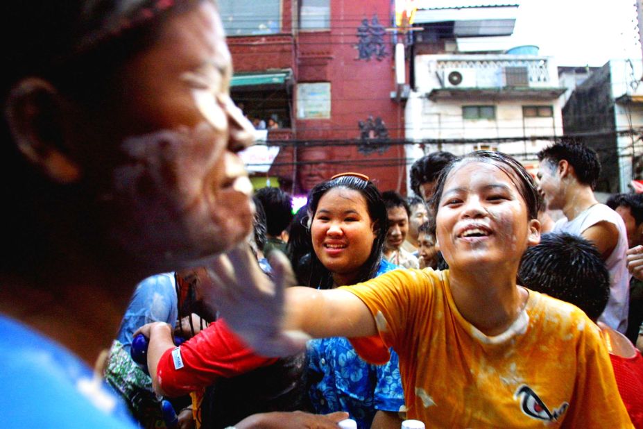 Allowing someone to apply wet powder to your face is considered a nice way to experience Songkran. The powder stays with you as a little "blessing," even after your clothes have dried.
