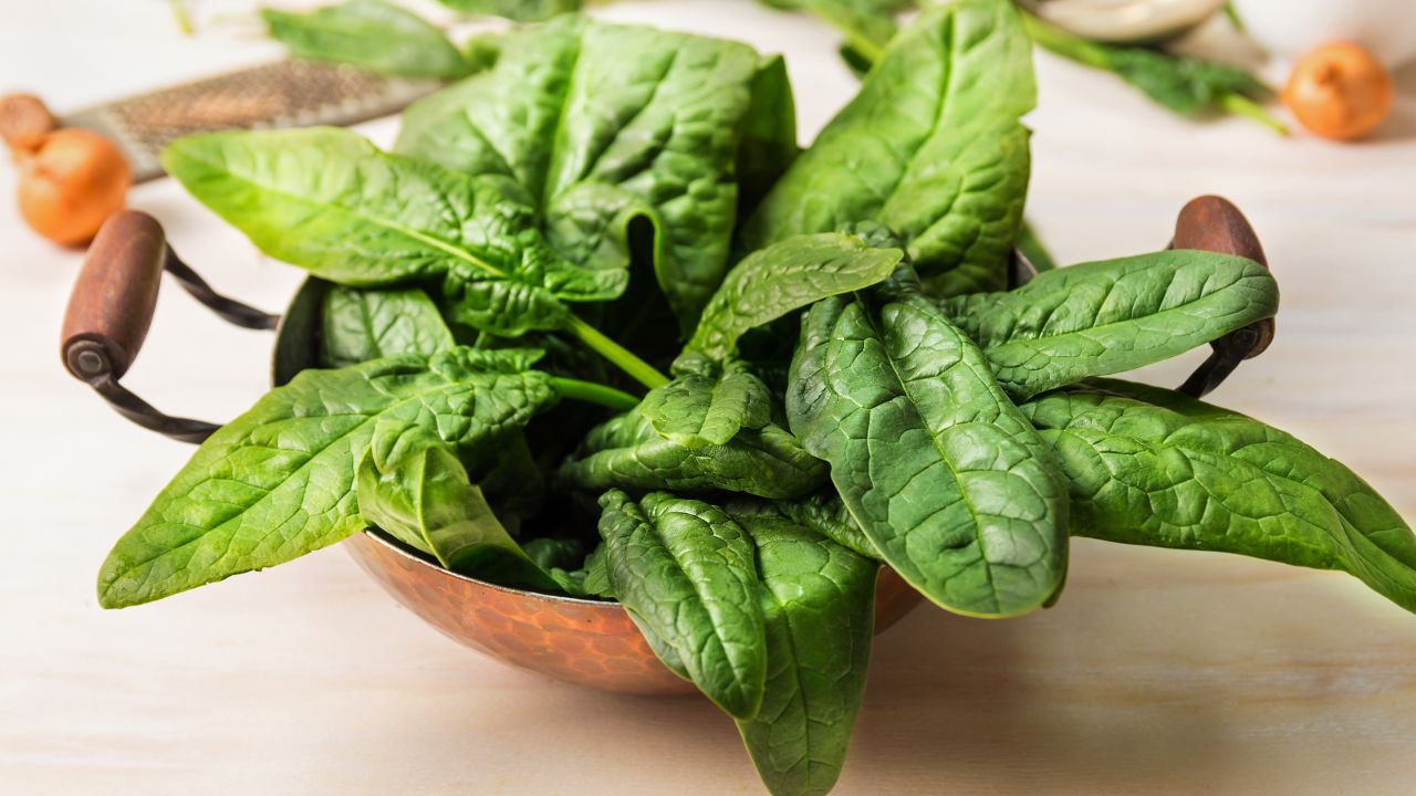 Spinach and other green leafy vegetables contain folate, which produces dopamine in your brain. This pleasure-inducing chemical helps you maintain your sense of calm. 