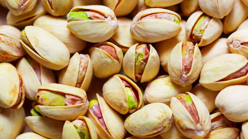 Snacking is allowed on the MIND diet. It suggests eating nuts five times a week. Eating pistachios has been shown to lower blood pressure <a href="index.php?page=&url=http%3A%2F%2Fwww.ncbi.nlm.nih.gov%2Fpubmed%2F25809855" target="_blank" target="_blank">in some people</a>. Peanuts are known to be a good source of resveratrol, a compound with antioxidants that help brain and heart health, <a href="index.php?page=&url=http%3A%2F%2Fwww.ncbi.nlm.nih.gov%2Fpubmed%2F24345046" target="_blank" target="_blank">earlier studies show. </a>