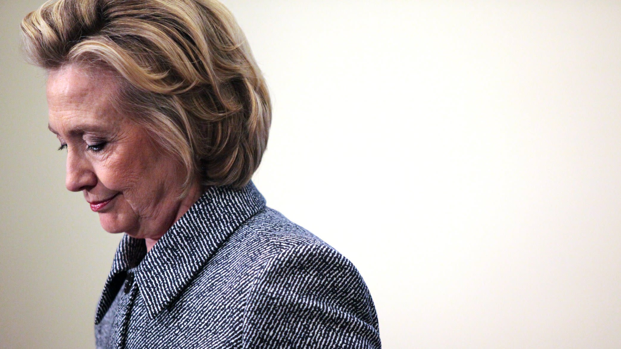 Hillary Clinton: Feinstein should not resign from Senate