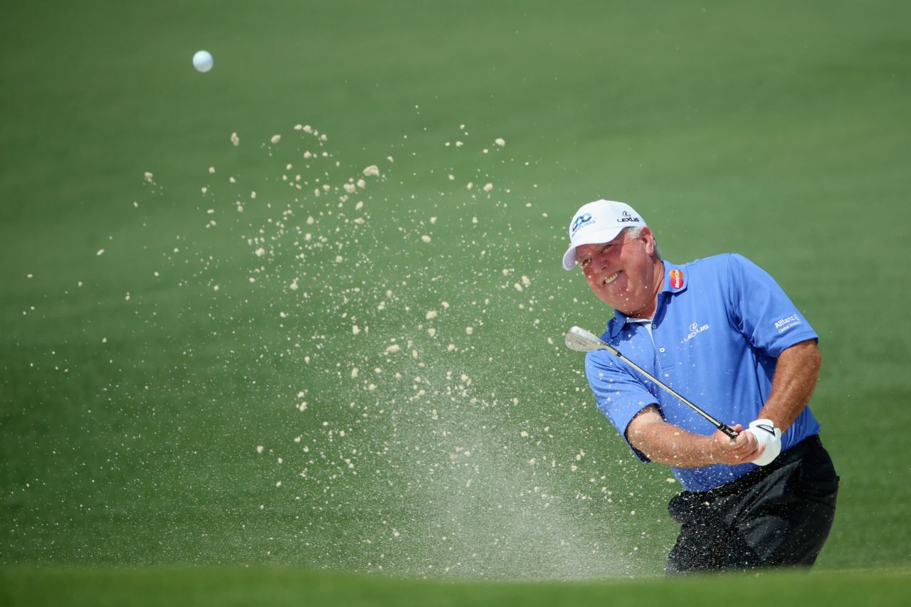 58-year-old Mark O'Meara of the United States shot a -4 in the second round to make his first Masters cut in 10 years. 