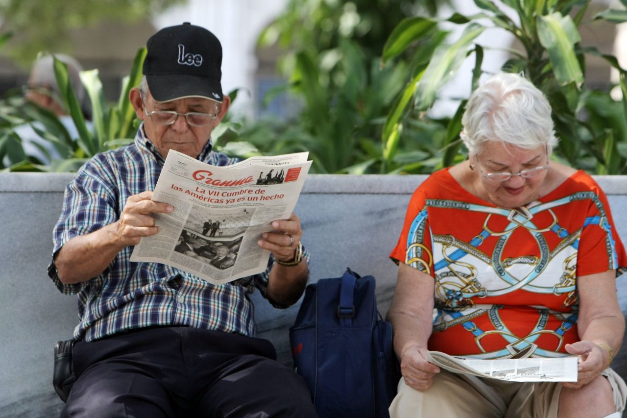 In Havana, a couple read newspaper coverage of the historic meeting at the summit on April 11.