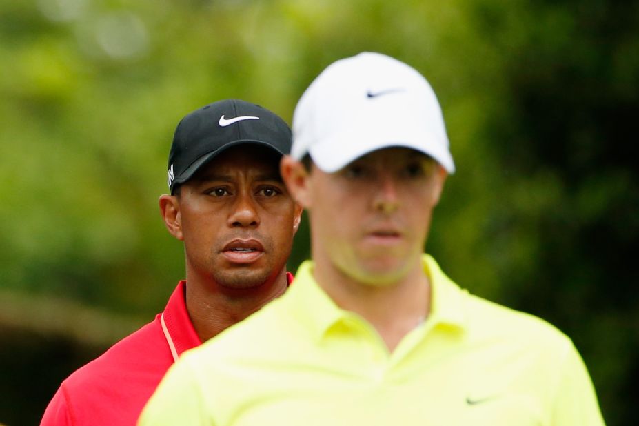 Tiger Woods, playing with world No. 1 Rory McIlroy, had a frustrating start to his final round -- carding five pars and two bogeys in his first seven holes. 