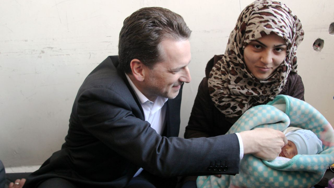 Pierre Krähenbühl touches the cheek of Jihad Ya'qoub, who was born on March 30, 2015. His mother is Said Fatima.