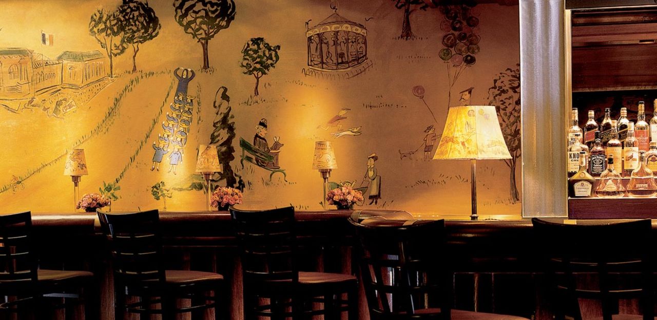 The most interesting aspect of Bemelmans may be the wall art by Ludwig Bemelmans, the creator of the Madeline books and the bar's namesake. 