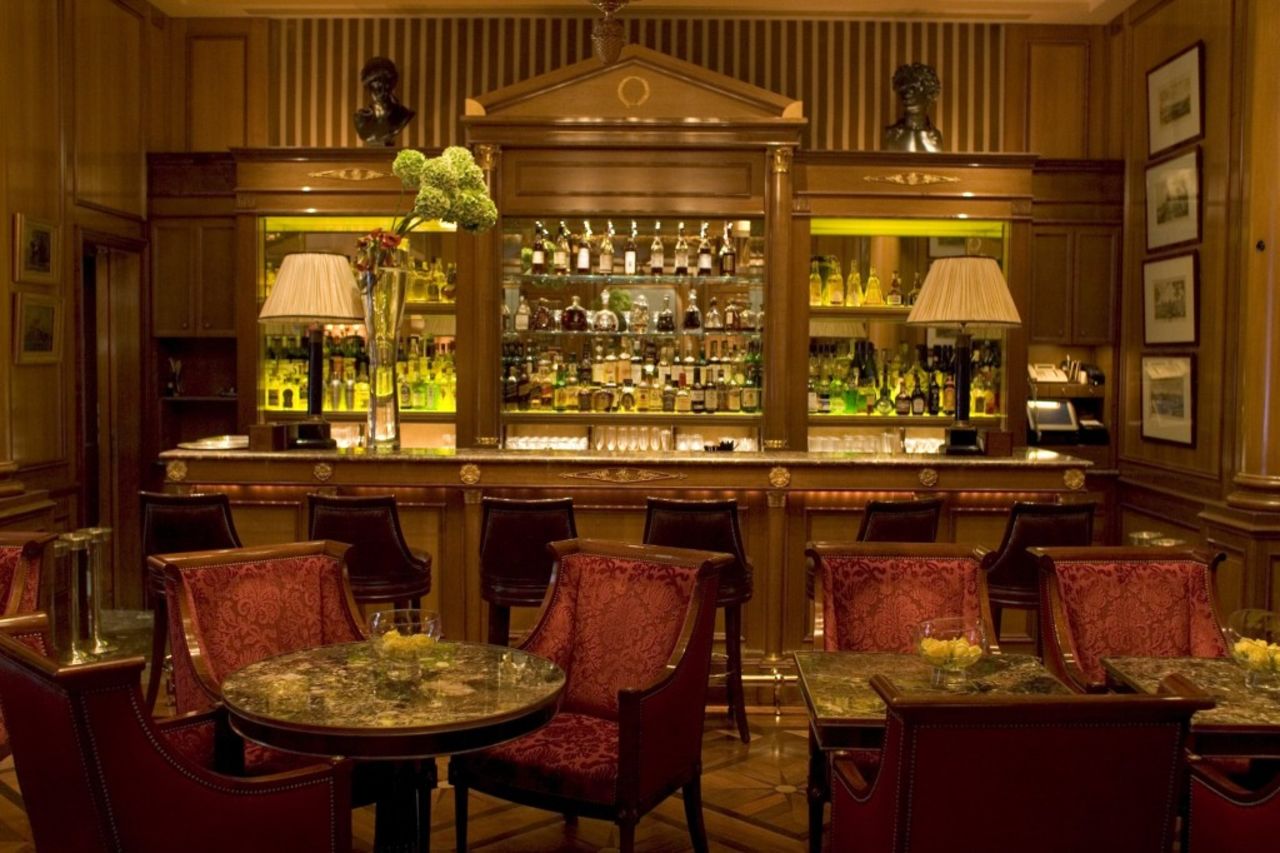 With its dramatic chandeliers, mahogany-paneled walls and red velvet couches, Le Bar's grandeur is reminiscent of a bygone era. 