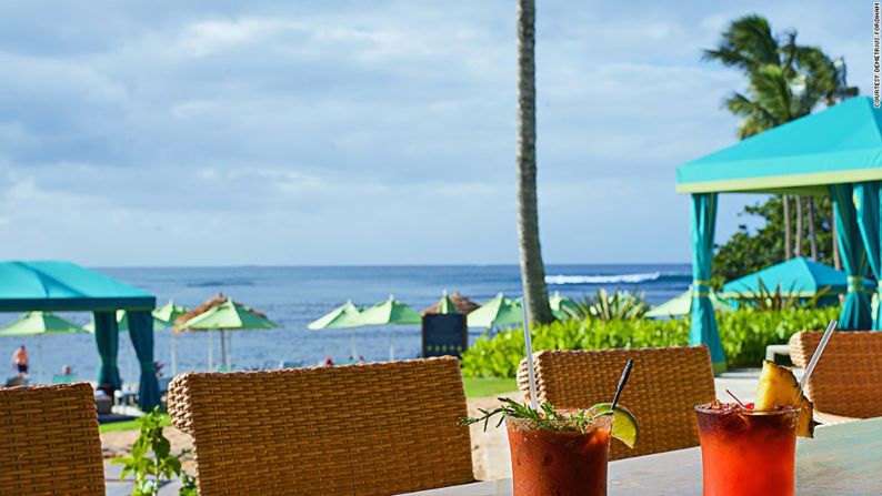 Nalu Kai pairs barefoot appeal with strong drinks and views over Hanalei Bay, Pu'u Poa Beach and Bali Hai.