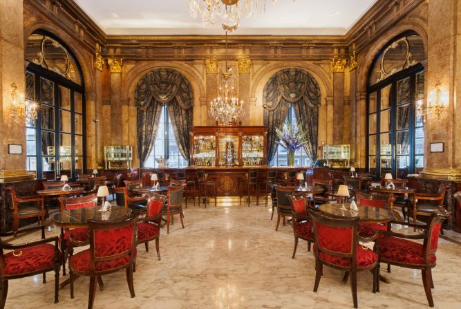 There's no more elegant place for a drink in Buenos Aires than Alvear Palace's iconic Lobby Bar, where businessmen and celebrities have socialized since 1932.