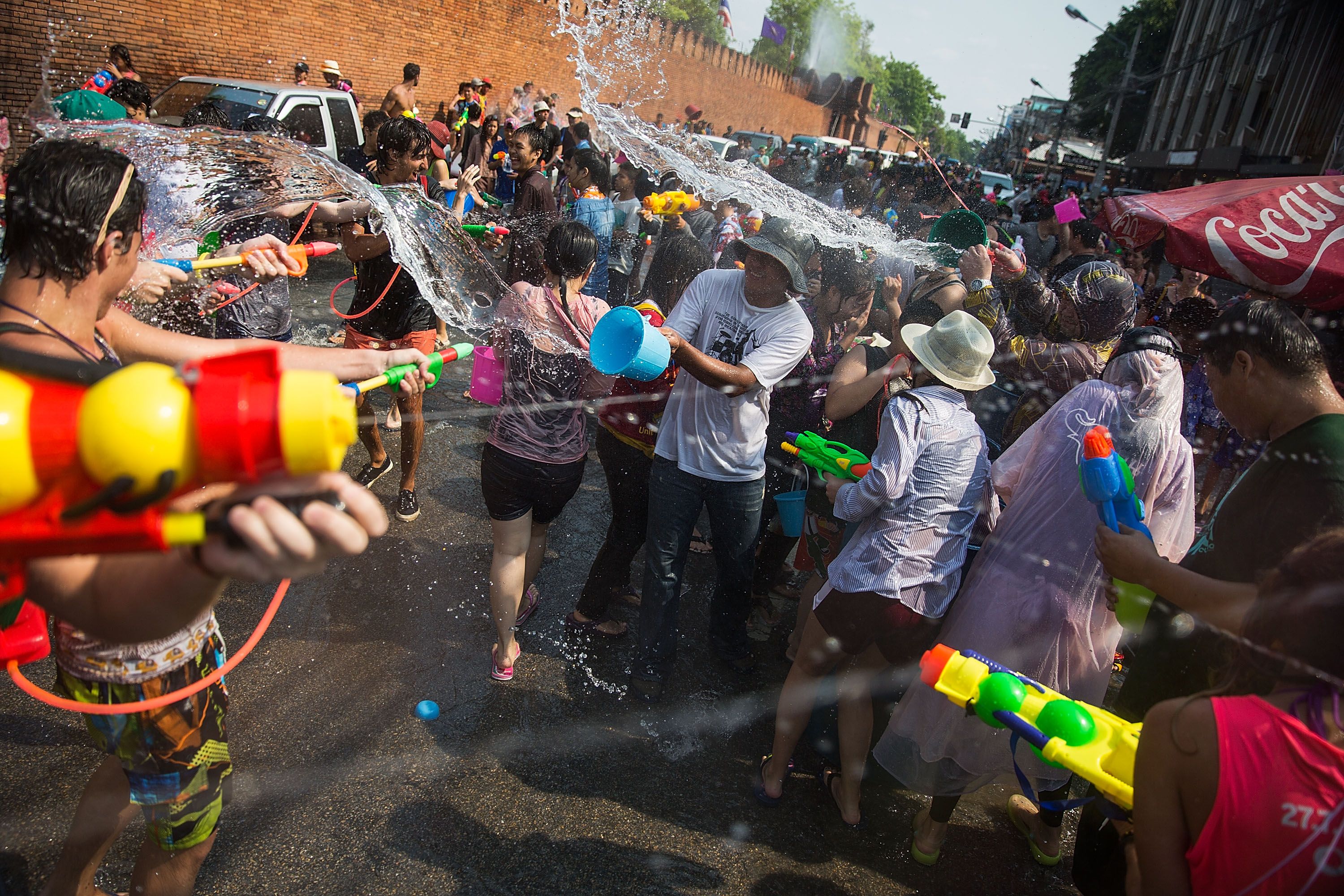 https://media.cnn.com/api/v1/images/stellar/prod/150414143851-thailand-songkran-9.jpg?q=w_3000,h_2000,x_0,y_0,c_fill