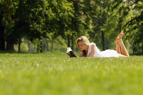 Instead of battling for ideas, find creative stimulation and inspiration by getting away from your normal environment. Sit in a park, read a book and soak in the benefits from natural, positive vibes. 