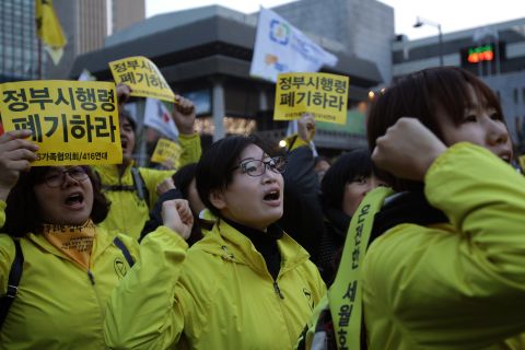 The mother of Sewol ferry disaster victim, Danwon High School student Lim Kyung-Bin, attends a rally to pay tribute to the victims of the ferry disaster on April 11, 2015, Seoul, South Korea. 