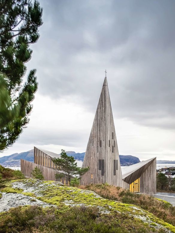 Designed by Reiulf Ramstad Architects, the beautiful new Community Church Knarvik is located on the scenic west-coast of Norway, north of Bergen. The building was carefully adapted to blend with the existing hillside, says the firm. 
