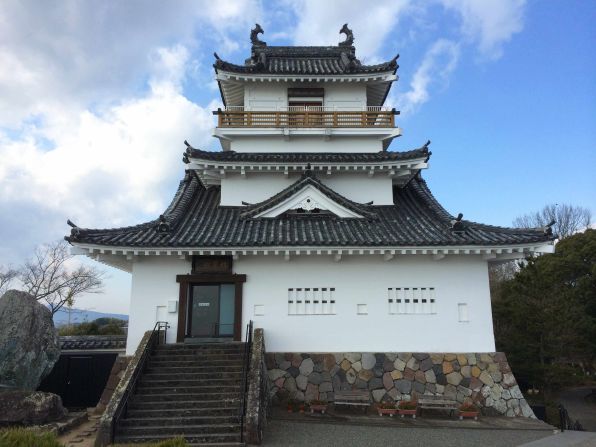 Reputedly the smallest castle in Japan, Kitsuki Castle faces the Seto Inland Sea.