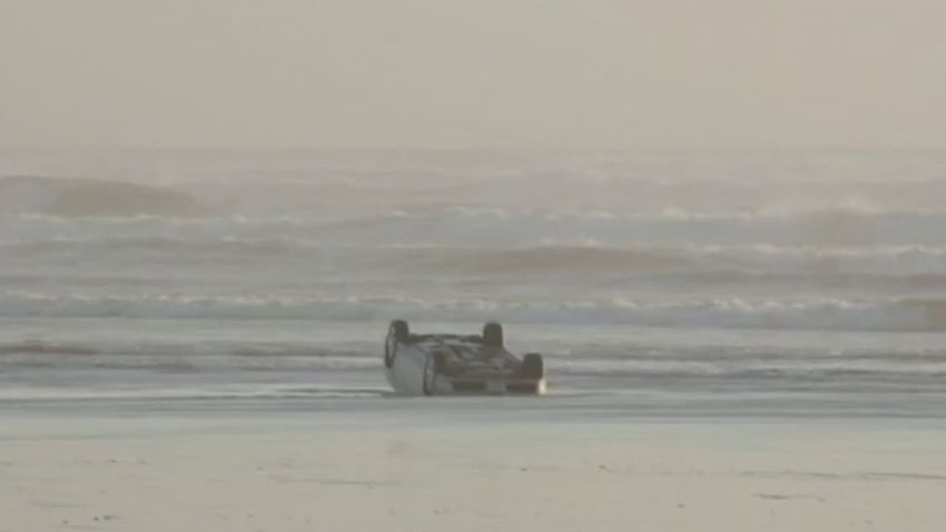 dnt wa ocean shores stranded car rescue_00005818.jpg