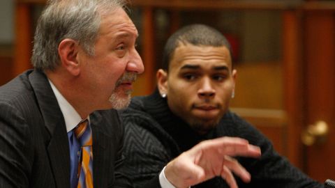 LOS ANGELES, CA - JANUARY 28:  R&B singer Chris Brown appears in court with his attorney Mark Geragos (L) for a probation progress report hearing. (Photo by David McNew/Getty Images)