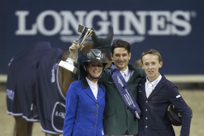 Guerdat poses for photos with French rider Peneloppe Leprevost (L) in second place and Ireland's 19-year-old Bertram Allen (R) in third.