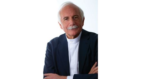 In 2015, Moshe Safdie received the Gold Medal for services to architecture, the American Institute of Architects' highest accolade.