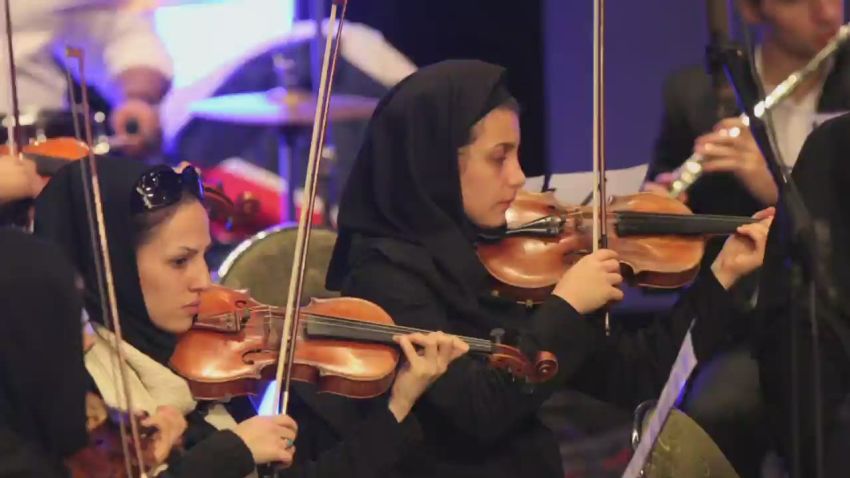 pkg amanpour pleitgen iran orchestra_00001616.jpg