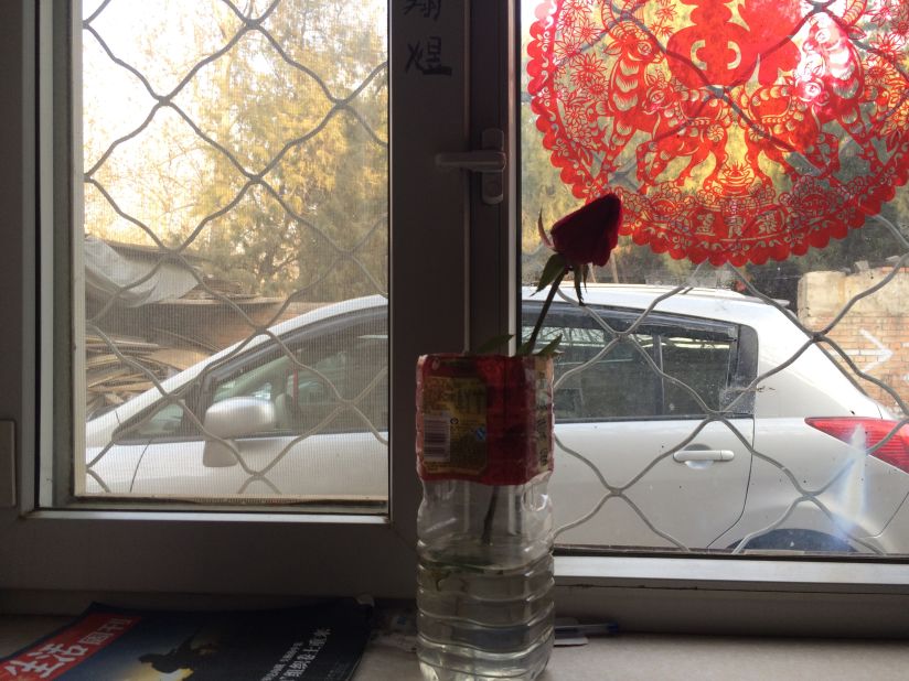 A dried rose sits in a vase in another patient's room. "I bought a bouquet. The others all withered away," said the wife of the patient. "We need something to cheer us up."