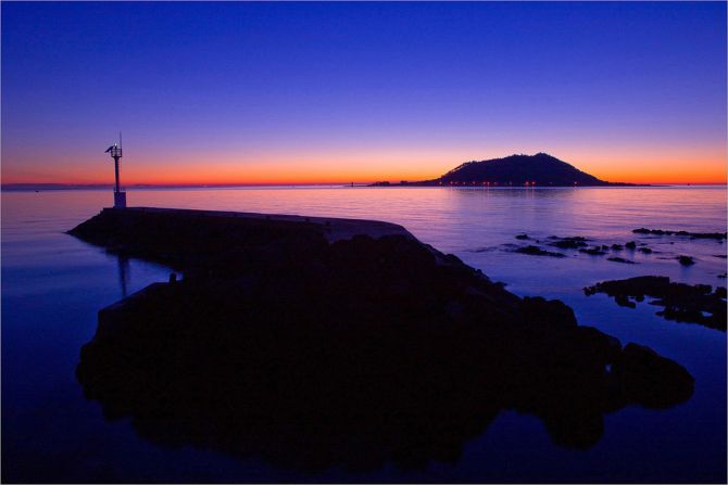 <strong>​Biyangdo: </strong>This tiny island 15 minutes by boat from <a href="index.php?page=&url=http%3A%2F%2Ftravel.cnn.com%2Ftags%2Fjeju-island">Jeju Island's</a> Hallim Port is known for its summer fishing. Legend has it that this tiny island flew to its current spot from China 1,000 years ago. 