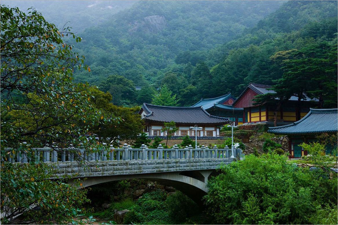 <strong>Samhwasa: </strong>Poets and painters have sought out Samhwasa Temple in Gangwon Province for centuries for its incredible scenery. The west peak of Dutasan Mountain, where the temple is located, is said to look like a phoenix and a crane, while the east peak has the shape of a tiger and a dragon.