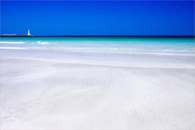 <strong>Sehwa-ri: </strong>Seagulls flock to this small white beach on Jeju Island, especially in winter. ?"The road from Sehwa-ri to Seongsaneup, home of fabulous sunsets, is beloved by the locals for its pretty scenery," says photographer Kim Bong-sun.