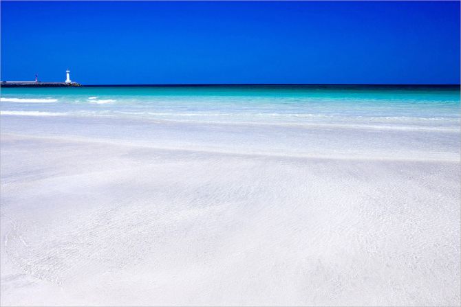 <strong>Sehwa-ri: </strong>Seagulls flock to this small white beach on Jeju Island, especially in winter. ​"The road from Sehwa-ri to Seongsaneup, home of fabulous sunsets, is beloved by the locals for its pretty scenery," says photographer Kim Bong-sun.