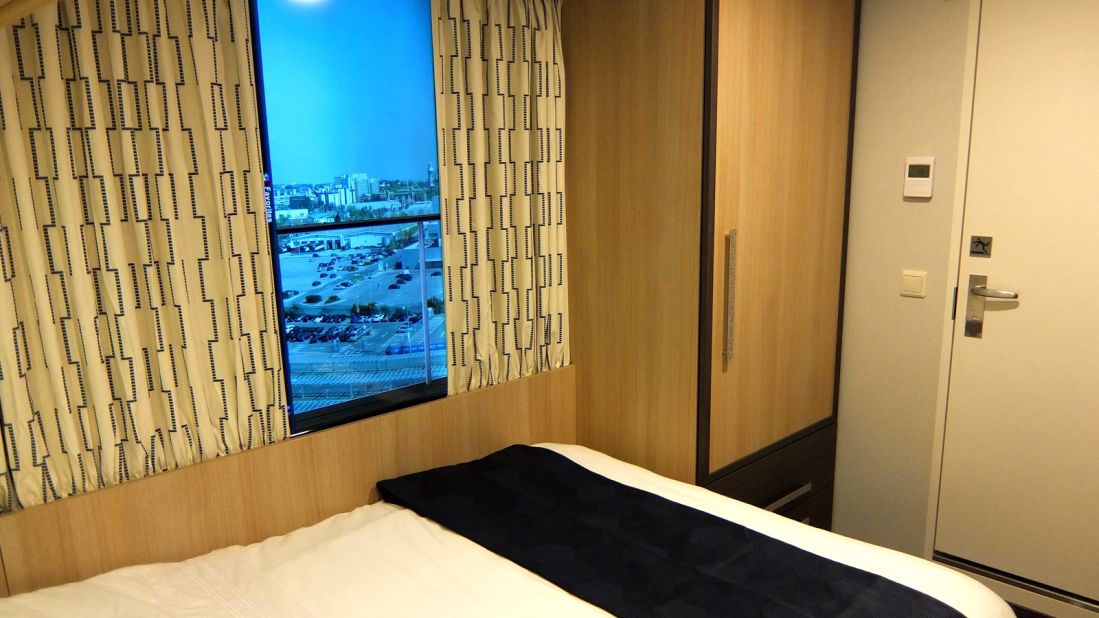 Cabins without a window are equipped with "virtual balcony" plasma screens that relay views out to sea. Or, when in port in Southampton, views out to IKEA. 