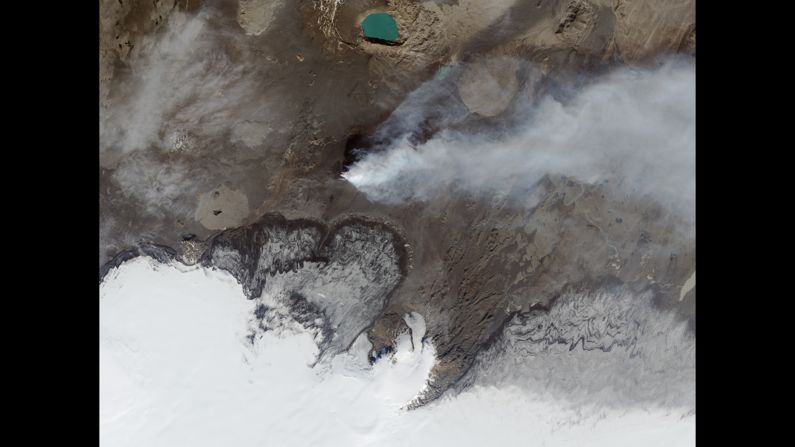 The Earth split open between the Bardarbunga and Askja volcanoes in Iceland and spewed lava and hot gas on September 6, 2014. 