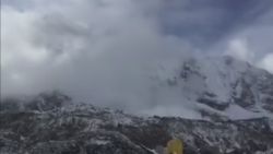 vo nepal earthquake mt everest moment of avalanche_00000728.jpg