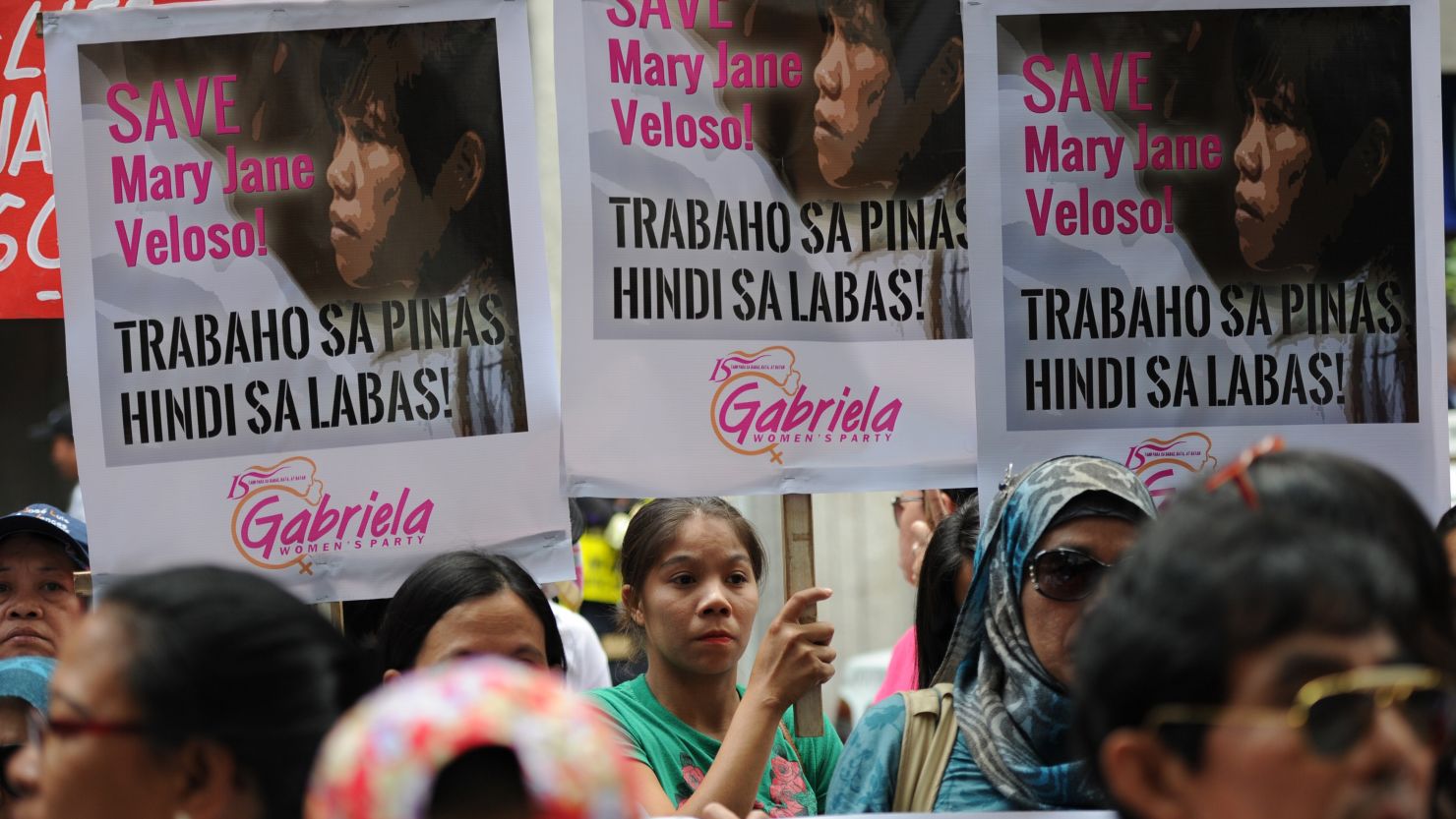 Supporters hold a protest in front of the Indonesian embassy in Manila on April 24 in support of Mary Jane Veloso.