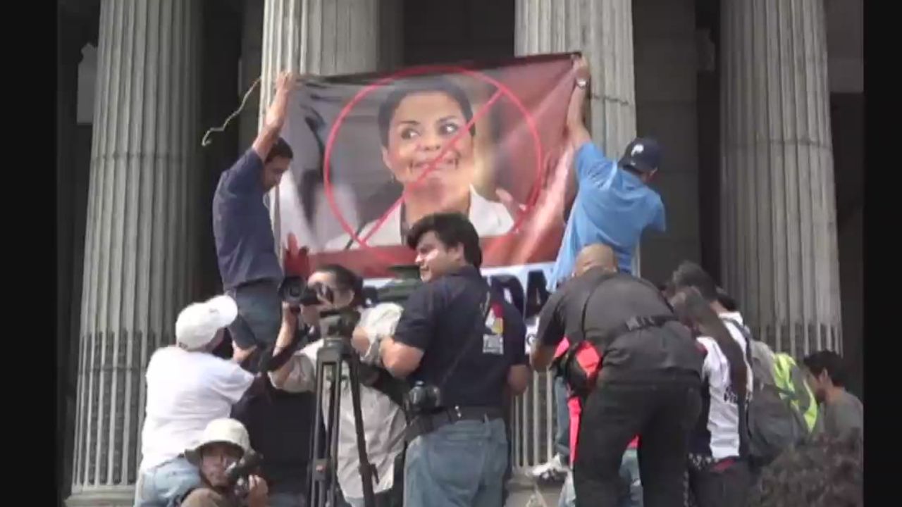 cnnee vasquez guatemala protest_00001802.jpg