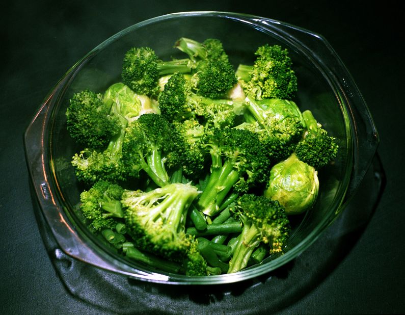 Broccoli has vitamin K which helps strenghten cognitive abilities. It also has choline which has been found to help our memory. The folic acid in broccoli not only helps to prevent depression. It also works to reduce the risk of Alzheimer's disease. Brussel sprouts are "brain maker" food, too. <br />