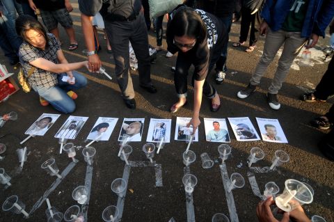 Protestors light candles outside the Presidential Palace in Jakarta on April 28 for those scheduled to be executed.