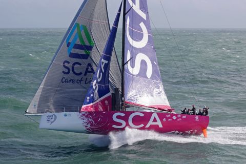 Rick Tomlinson triumphed with his photo of Team SCA sailing at a speed of more than 25 knots.