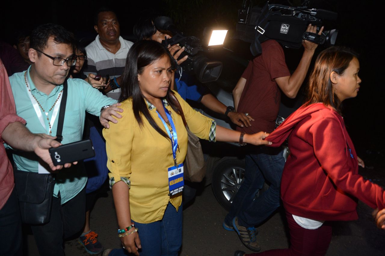 Marites Laurente, center, and Darling Veloso,right, sisters of Filipina drug convict Mary Jane Veloso, arrive at Nusakambangan port in Cilacap after returning from Nusakambangan maximum security prison on April 29. Veloso was spared at the 11th hour after facing execution.