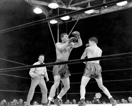 Billy Conn had given up his light heavyweight crown to take on Joe Louis on a summer's night in 1941 at the Polo Grounds. Conn also known as "The Pittsburgh Kid" started strong and began to outbox the heavy favorite and title defender, Joe Louis. <br /><br />The pair continued to exchange punches with Conn up by two by the 12th. However things took a turn in the 13th when "The Pittsburgh Kid" got cocky. Thinking he could end things, he went for the KO but in the process exposed his defence. An exhausted Louis took advantage and fought back with a powerful right a minute into the round. The titleholder finished things a few moments later with a series of well-placed blows and Conn went down. 