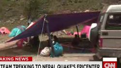 lklv damon locals help nepal quake victims_00002803.jpg