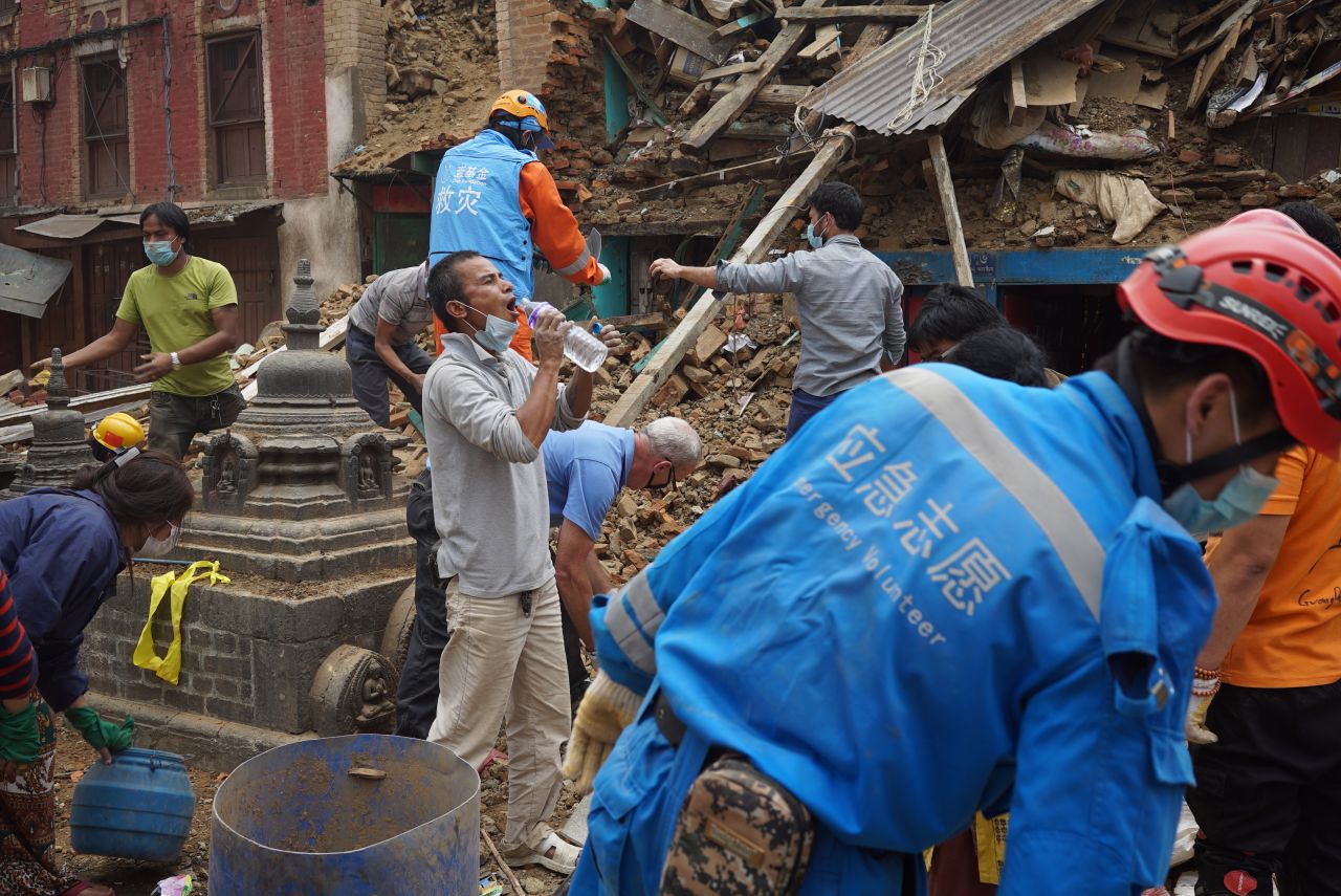CNN's Tom Booth witnessed a Chinese team searching for bodies in the debris of a historic stupa after the devastating Nepal earthquake that struck on Saturday, April 25. 