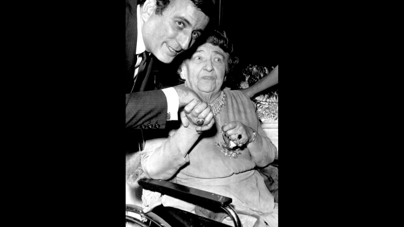 Singer Tony Bennett poses with actress Jane Darwell at the Riviera on October 7, 1965.