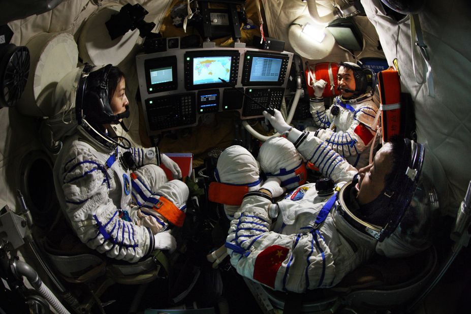 Nie, Zhang and Wang discuss technical issues  during training in April 2012, a year before the 15-day mission.