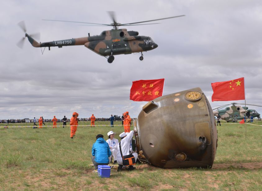 After the 15-day mission, the Shenzhou-10's return capsule landed successfully in Inner Mongolia on June 26, 2013.