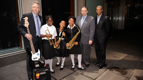 Huckabee (second from right), students and others attend the May 14, 2010, NAMM Foundation Wanna Play Fund event at Fox News studios in New York. The initiative, in conjunction with the VH1 Save the Music Foundation, includes instrument donations.